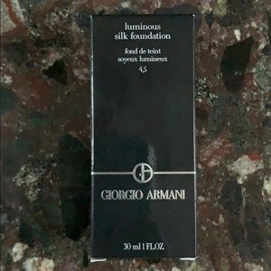 Giorgio Armani Luminous Silk Foundation 4.5